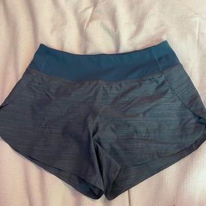 Athleta run with it 3.5 shorts